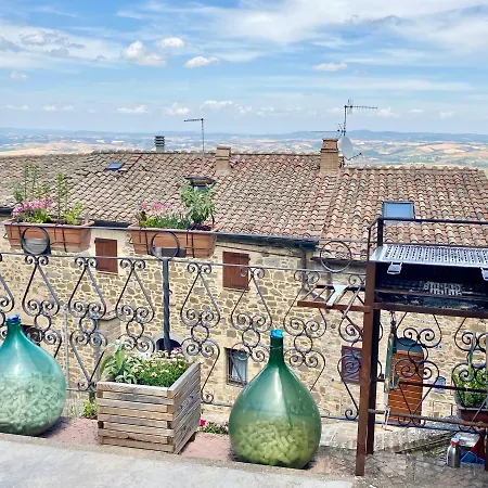 別荘 Panoramic Nest In モンタルチーノ